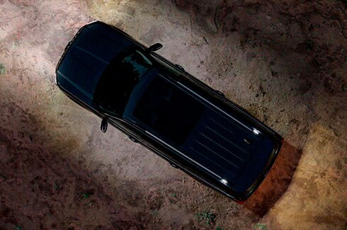 Ford Expedition 2025, Camioneta Familiar de 3 filas equipada con luz exterior para un mejor acceso